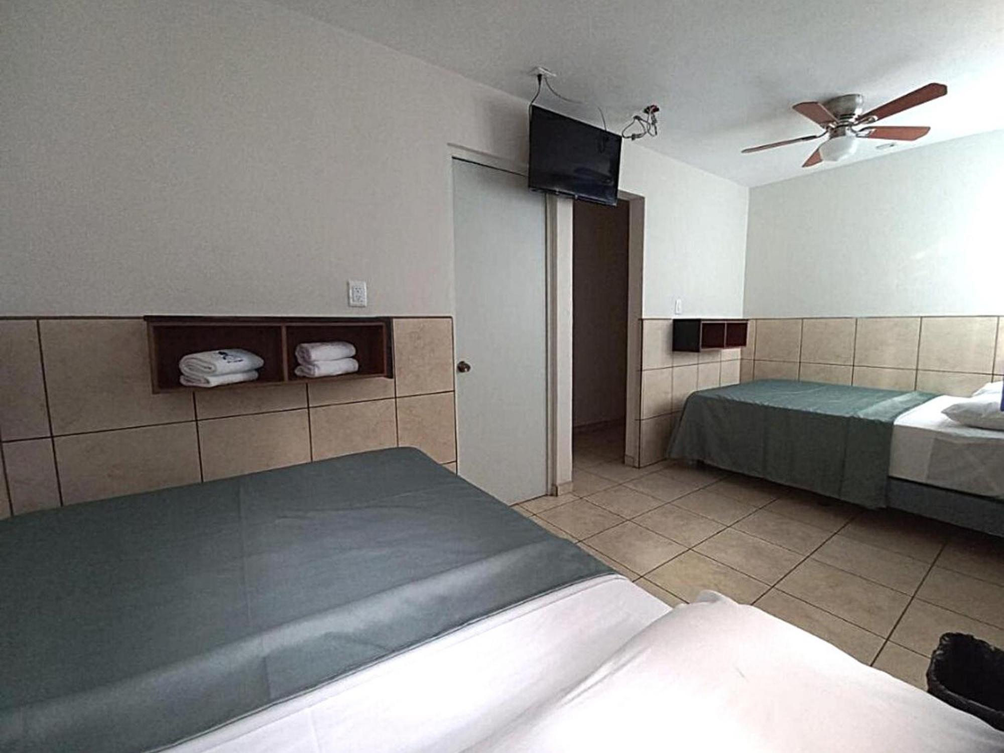 Hotel Hcm Guadalajara Quarto foto